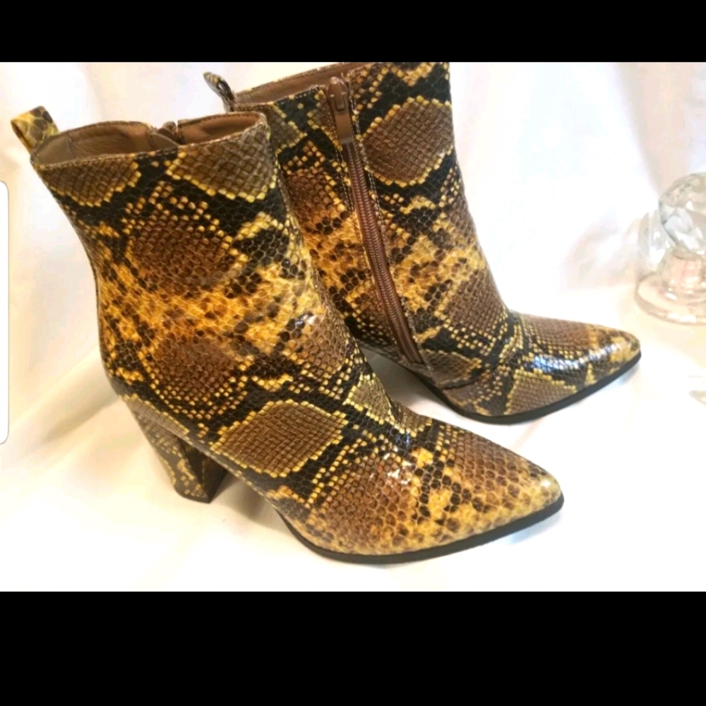 Python Print Booties 7.5 - image 1